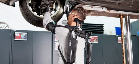 Exoskelette: So halten sie Handwerksteams den Rücken frei