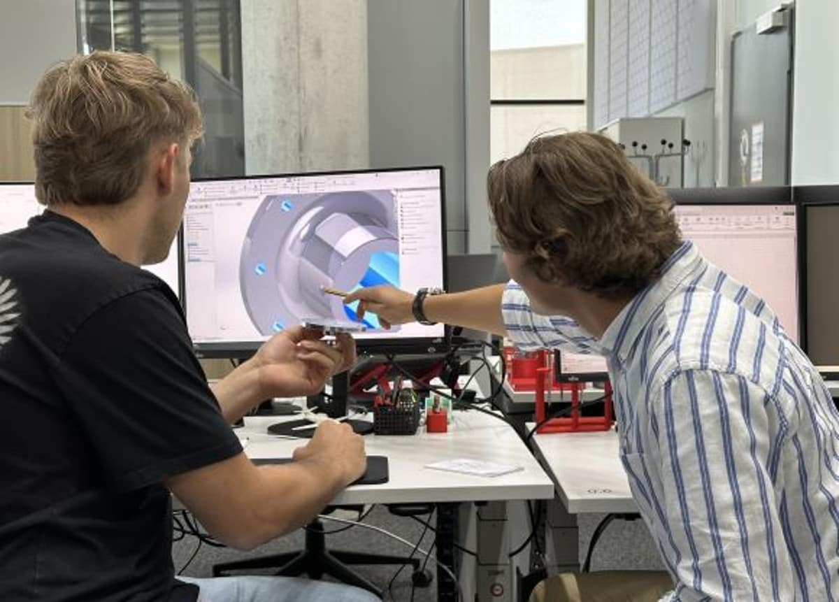 Lena mit dem Prakti-Ausschuss Lena mit dem Prakti-Ausschuss