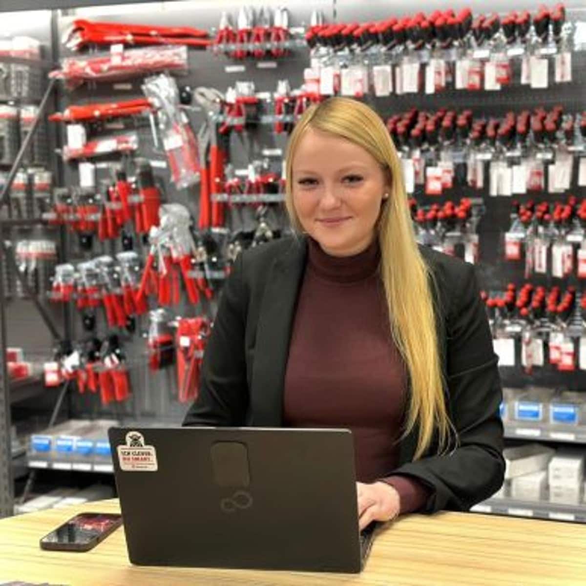 Magazin Teaser Vom Trainee zur Bezirksleiterin Magazin Teaser Vom Trainee zur Bezirksleiterin