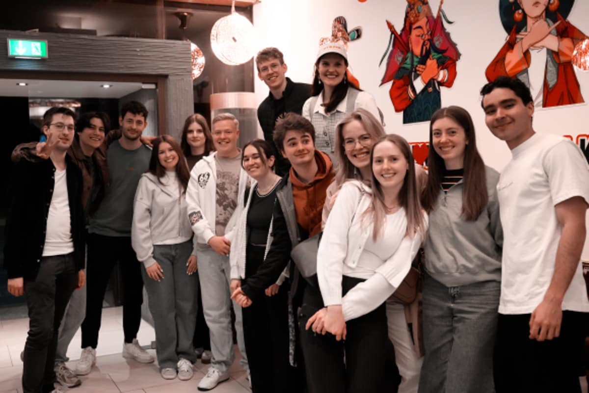 Lena mit den Praktis beim Bowling Lena mit den Praktis beim Bowling