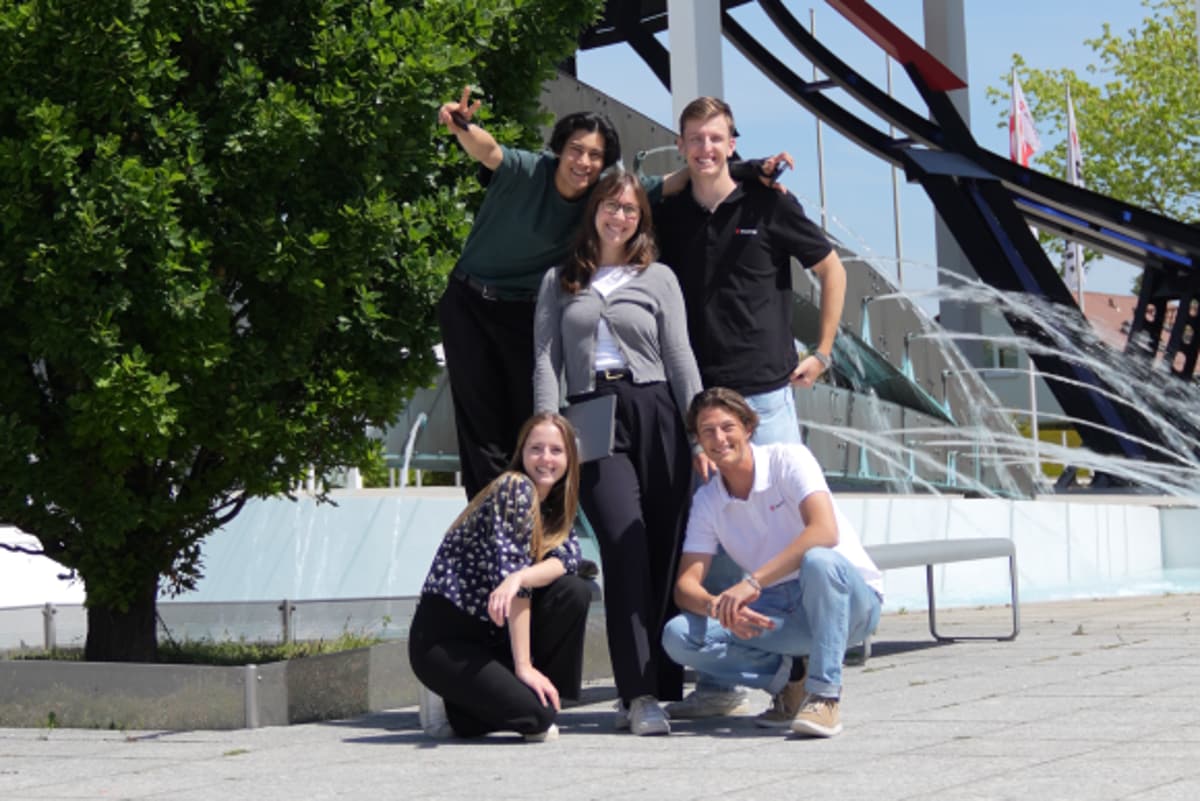 Lena mit dem Prakti-Ausschuss Lena mit dem Prakti-Ausschuss