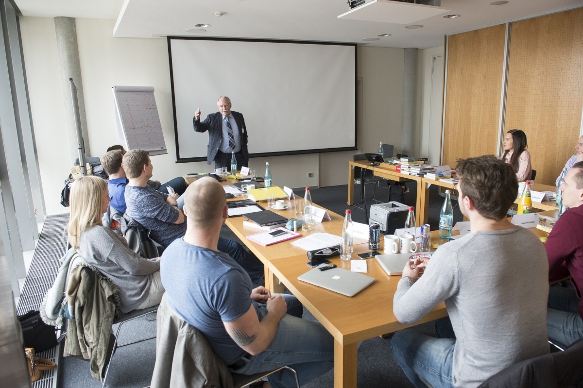 Lecture Operations Mangement Lecture Operations Management taught by Prof. Dr. Harald Unkelbach.