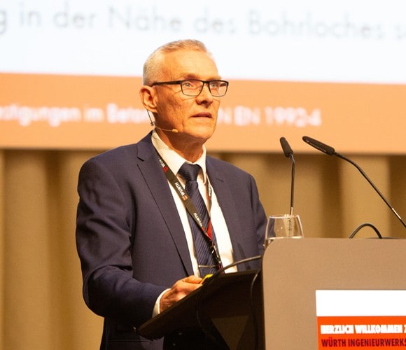 Dr. Jochen Buhler sprach in seinem Vortrag über  Befestigung im Beton nach DIN EN 1992.
