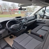 Mercedes-Vorne-Fahrerseite-und-Beifahrerseite